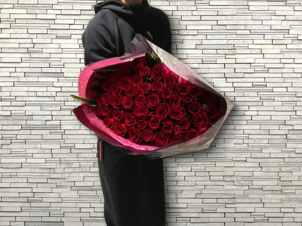 特別な日の赤バラ花束