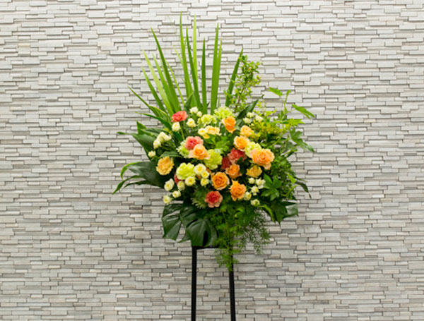 季節のお花とグリーンのスタンド花 1段  イエロー/オレンジ