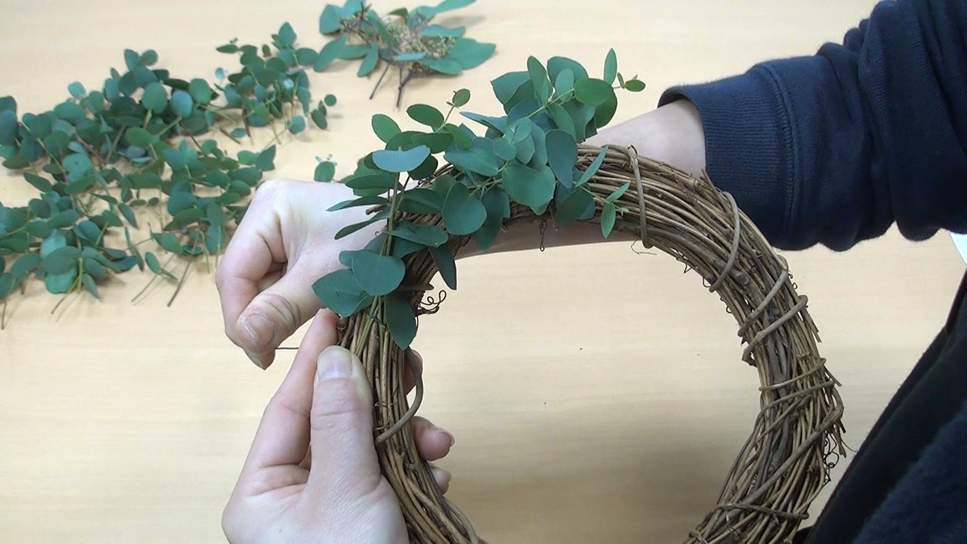 クリスマス特集-リースの作り方- | 株式会社花智-東京府中
